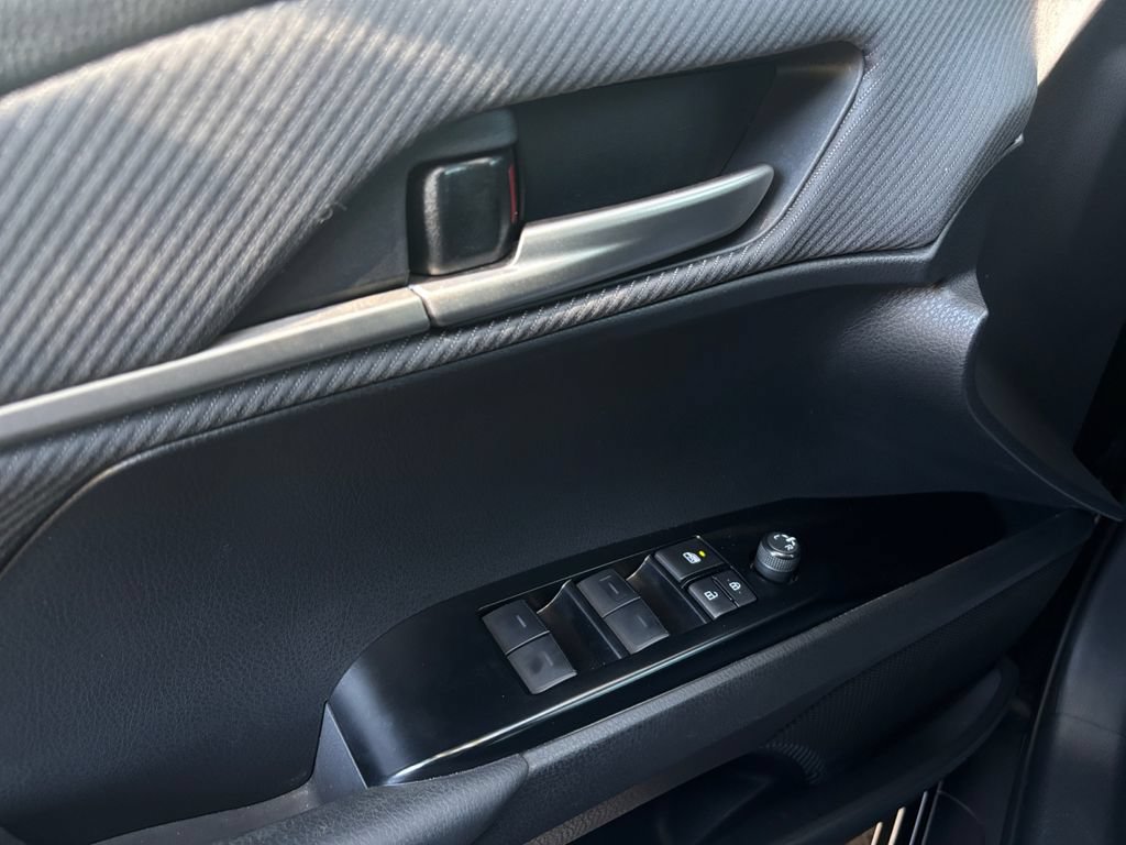 Used 2025 Toyota Camry SE w/ Convenience Package FWD image 11