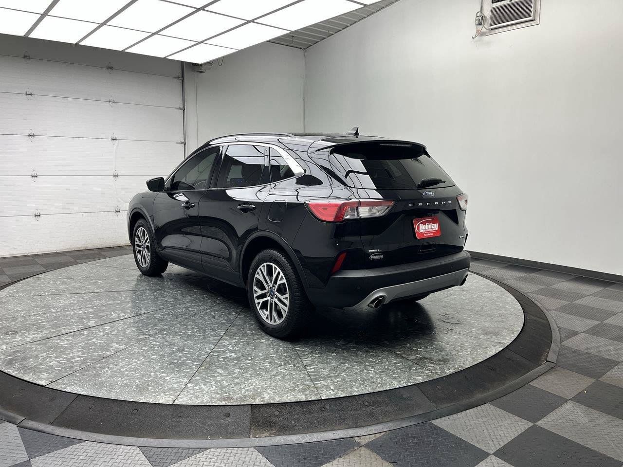Used 2022 Ford Escape SEL w/ Technology Package AWD/4WD image 2