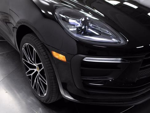 Certified 2025 Porsche Macan image 12