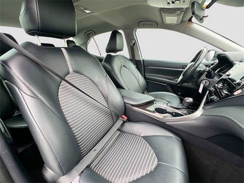 Used 2024 Toyota Camry SE image 25