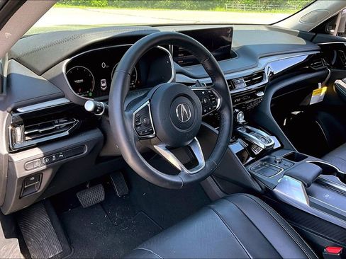 Used 2024 Acura MDX SH-AWD w/ Technology Package image 18