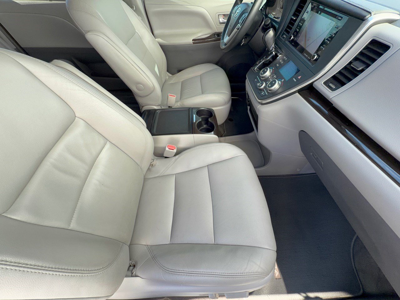 Used 2018 Toyota Sienna XLE w/ XLE Navigation Package FWD image 30