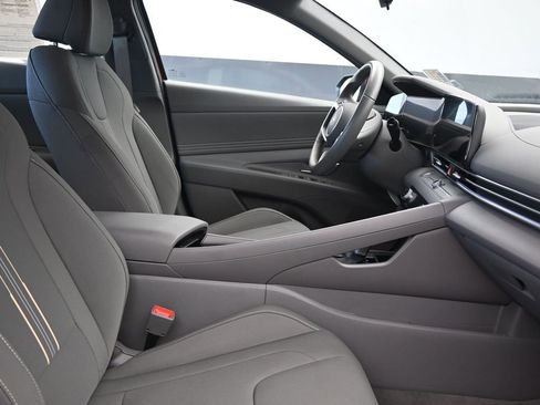 Used 2025 Hyundai Elantra SEL image 10