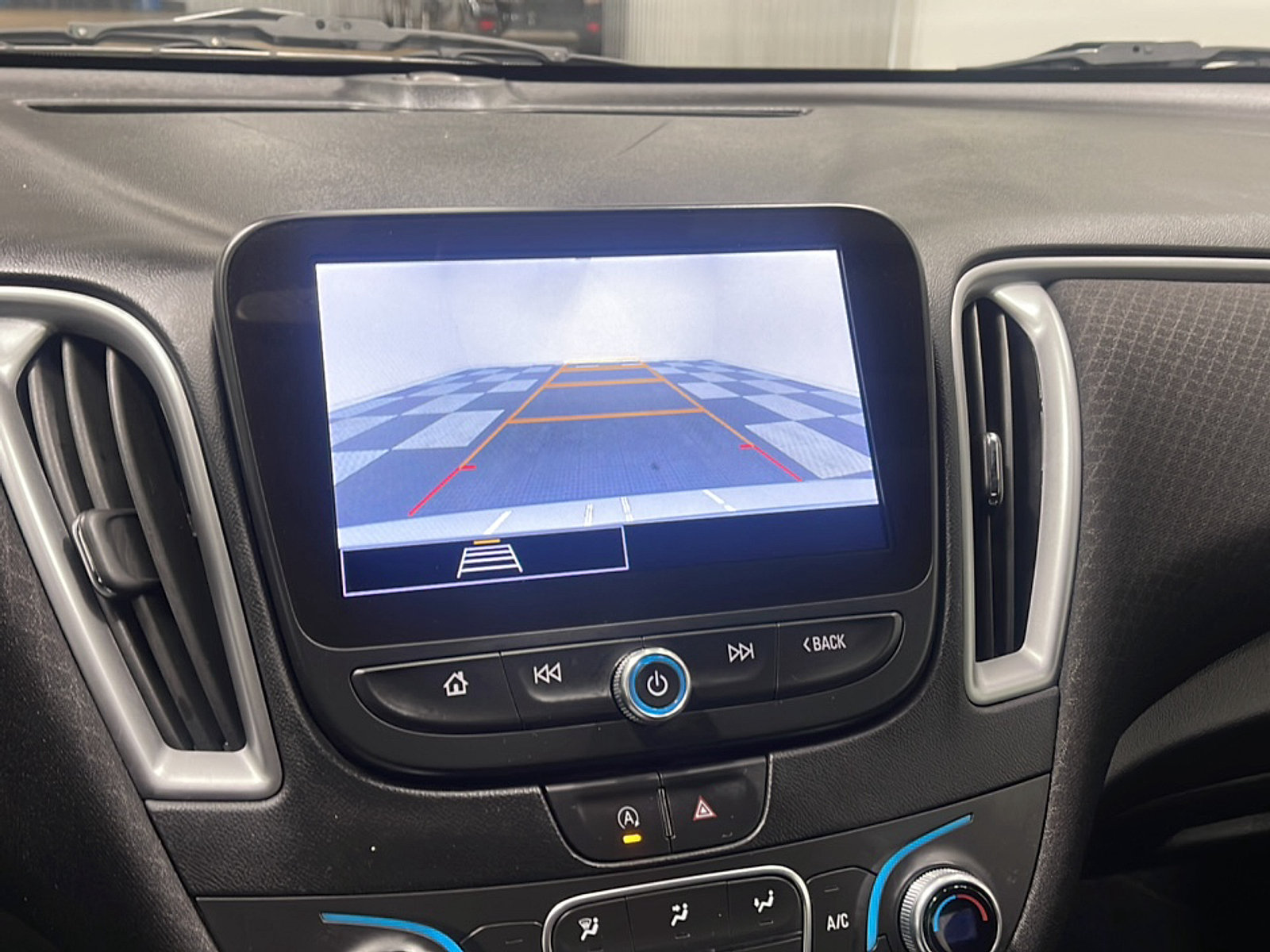 Used 2025 Chevrolet Malibu LT FWD image 9