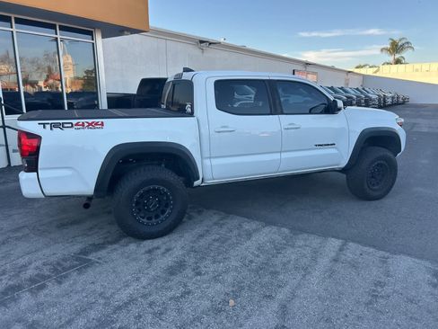 Used 2019 Toyota Tacoma TRD Off-Road image 9