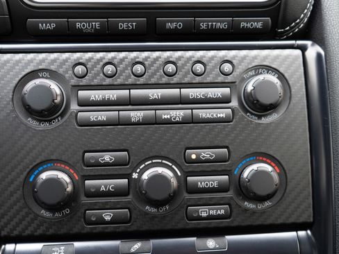 Used 2014 Nissan GT-R Premium image 20