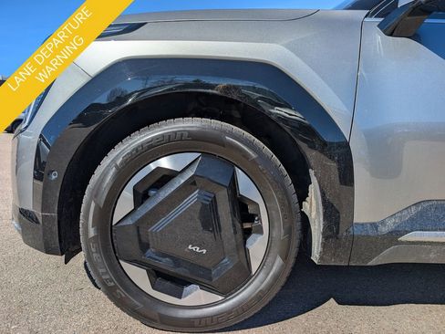 Certified 2024 Kia EV9 Land image 12