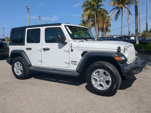 Used 2020 Jeep Wrangler Unlimited Sport S image 2
