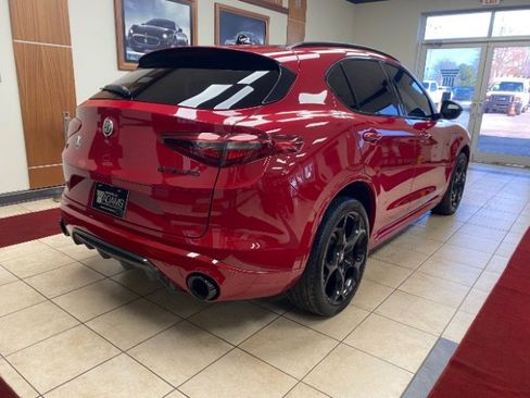 Used 2023 Alfa Romeo Stelvio Estrema image 3