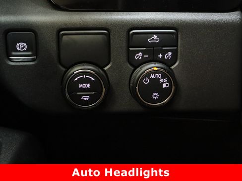 Used 2025 Chevrolet Silverado 1500 LT w/ Leather Package image 25