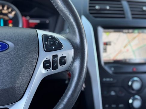 Used 2015 Ford Explorer XLT w/ Equipment Group 202A image 8