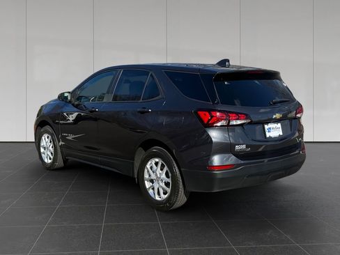 Used 2022 Chevrolet Equinox LS w/ LS Convenience Package AWD/4WD image 3