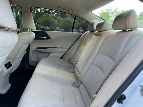 Used 2017 Honda Accord EX image 17