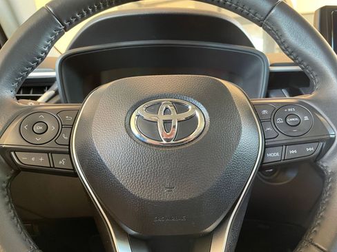 Used 2025 Toyota Corolla Cross LE image 25