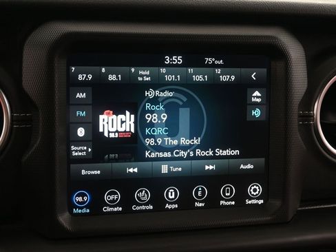 Used 2022 Jeep Wrangler Unlimited Sahara w/ Cold Weather Group image 20