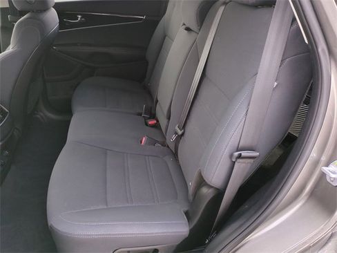 Used 2019 Kia Sorento LX image 23