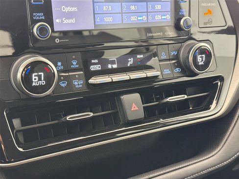 Used 2022 Toyota Highlander LE image 22
