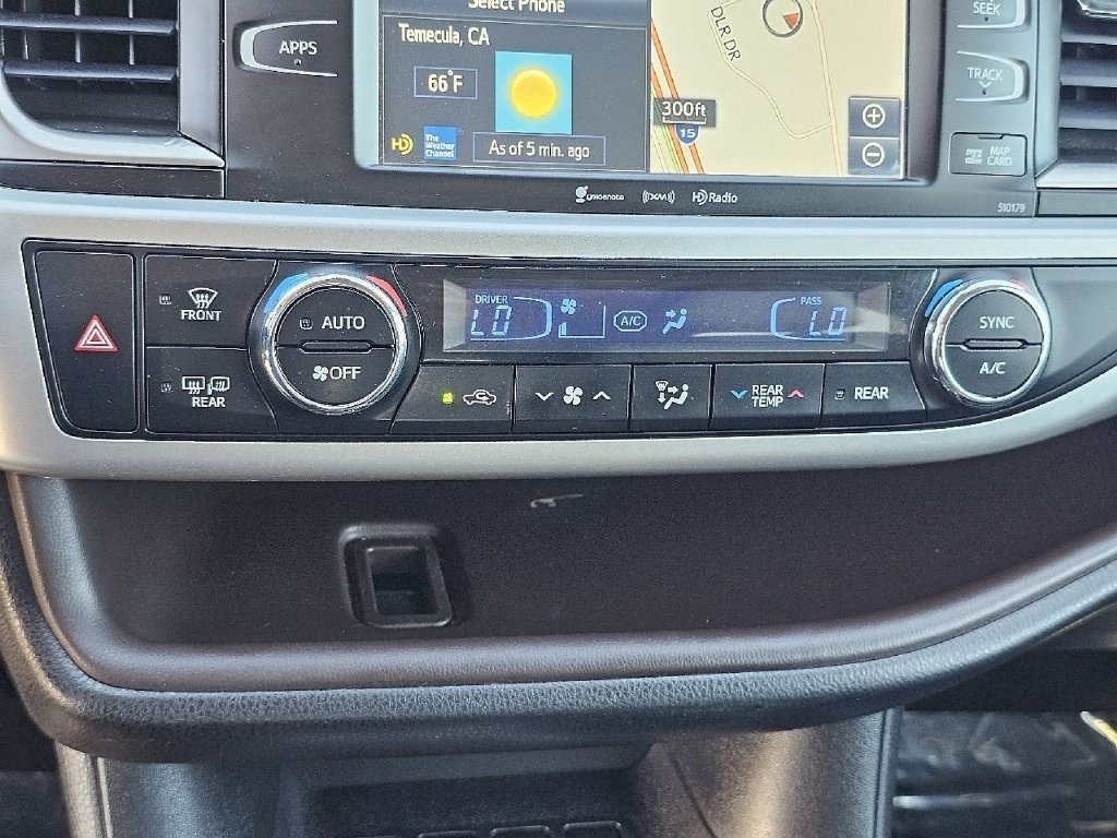 Used 2017 Toyota Highlander XLE FWD image 29