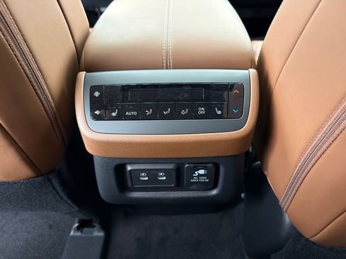 New 2026 Nissan Pathfinder Platinum AWD/4WD image 16