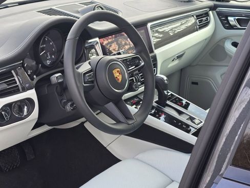 New 2026 Porsche Macan GTS image 4