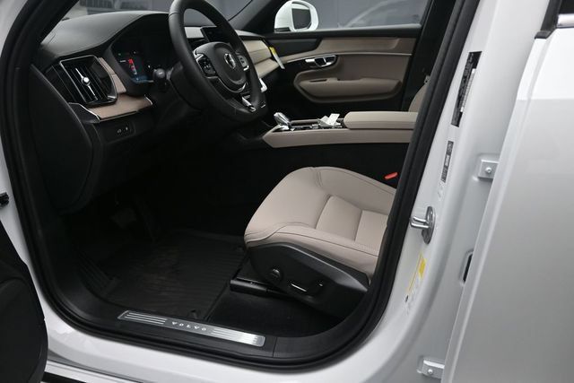 Used 2026 Volvo XC90 T8 Plus w/ Protection Package Premier AWD/4WD image 17