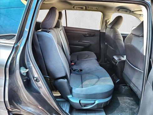 Used 2025 Toyota Highlander LE FWD image 20