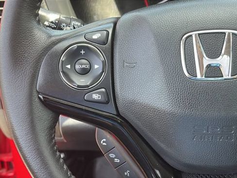 Used 2020 Honda HR-V Touring image 12