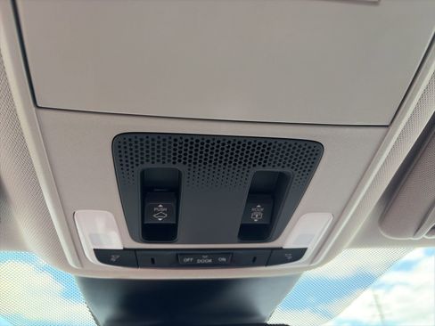 Used 2024 Honda Pilot Touring image 20