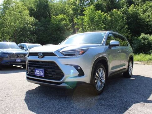 Used 2024 Toyota Grand Highlander AWD image 5