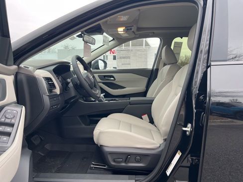 New 2025 Nissan Rogue SV w/ SV Premium Package image 22