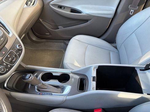 Used 2018 Chevrolet Malibu LT w/ Leather Package image 17