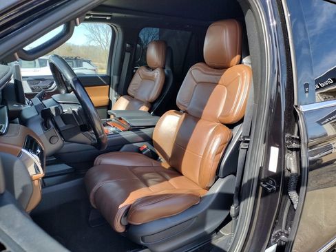 Used 2022 Lincoln Navigator Reserve image 2