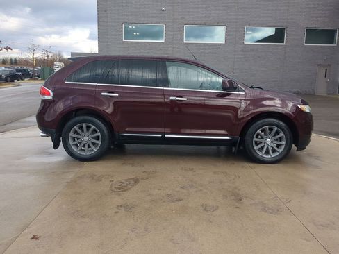 Used 2011 Lincoln MKX AWD w/ Sight & Sound Pkg image 9