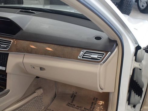 Used 2014 Mercedes-Benz E 550 4MATIC Sedan image 23