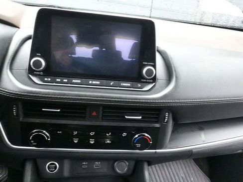 Used 2023 Nissan Rogue S image 11