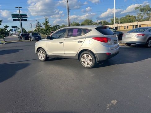 Used 2010 Hyundai Tucson GLS image 12