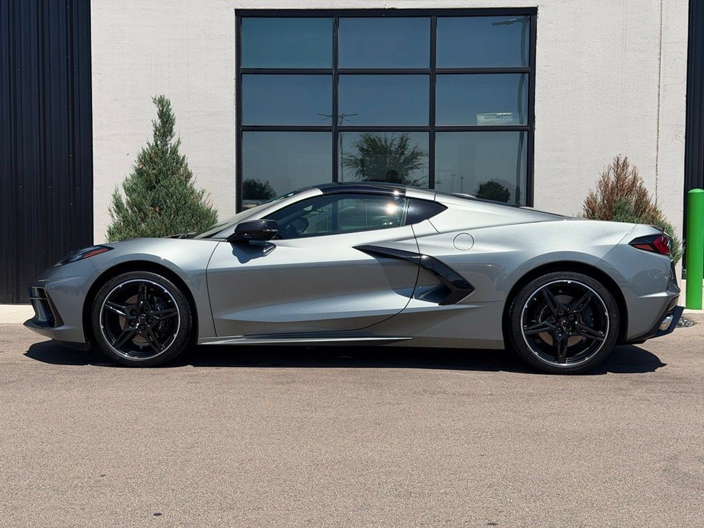 Used 2023 Chevrolet Corvette Stingray Preferred Cpe w/ Body-Color Dual Roof Package RWD image 2