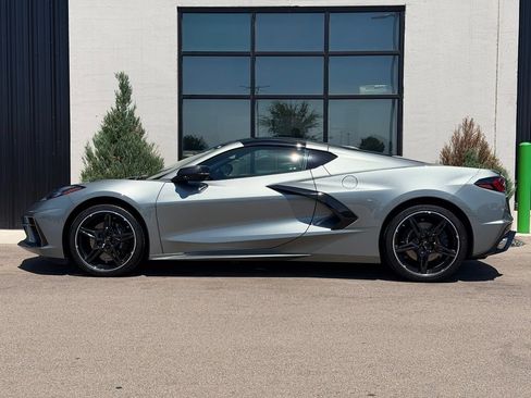 Used 2023 Chevrolet Corvette Stingray Preferred Cpe w/ Body-Color Dual Roof Package RWD image 2