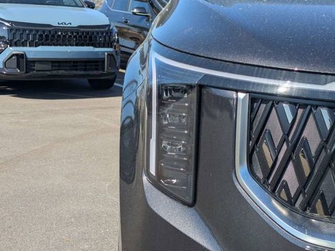 New 2026 Kia Carnival FWD image 9