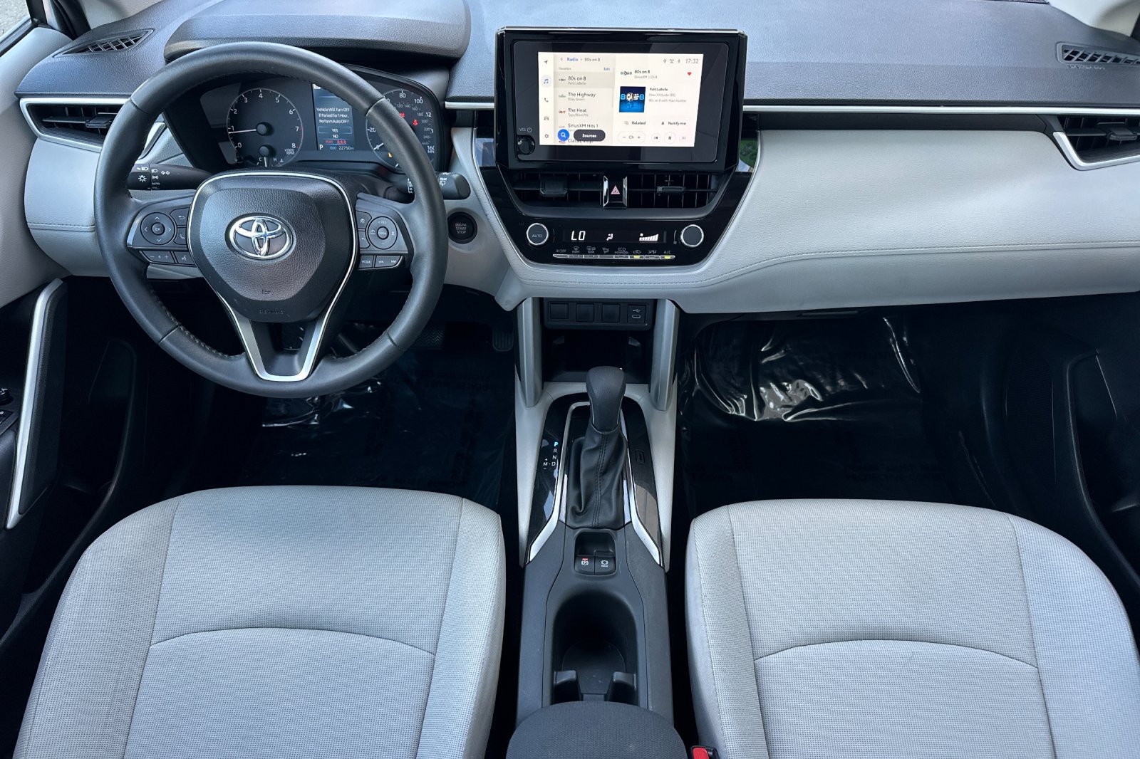 Used 2025 Toyota Corolla Cross LE AWD/4WD image 13