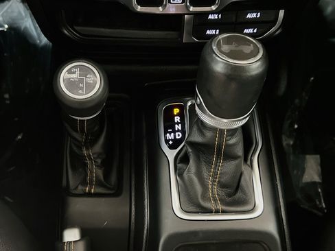 Used 2021 Jeep Wrangler Unlimited Sahara AWD/4WD image 12