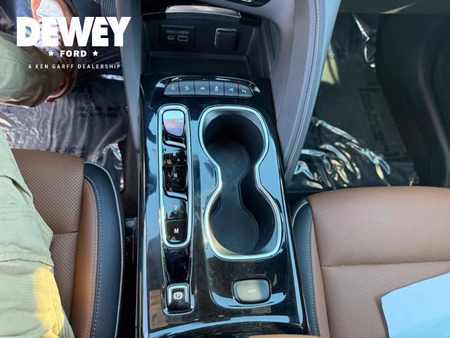 Used 2021 Buick Envision Essence AWD/4WD image 23