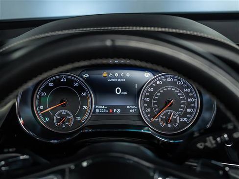 Used 2018 Bentley Bentayga image 23