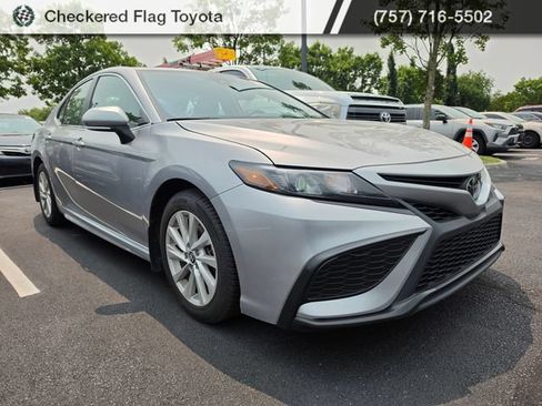Used 2024 Toyota Camry SE FWD image 3
