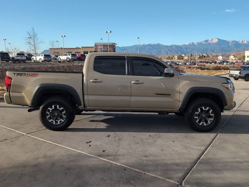 Used 2019 Toyota Tacoma TRD Off-Road image 8