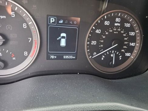 Used 2017 Hyundai Tucson Value AWD/4WD image 3