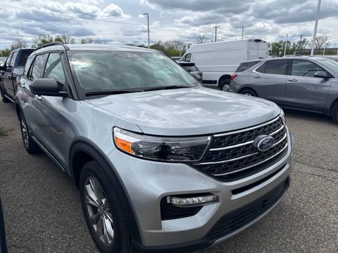 Used 2023 Ford Explorer XLT w/ Equipment Group 202A AWD/4WD image 24