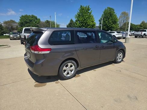 Used 2013 Toyota Sienna L w/ Towing Pkg FWD image 7