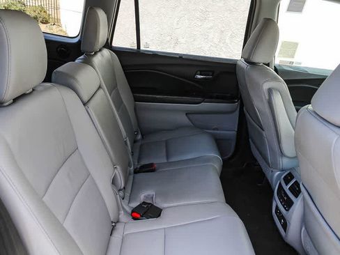 Used 2018 Honda Pilot Touring image 15