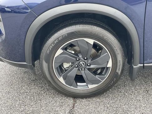 Certified 2025 Nissan Rogue SV image 10